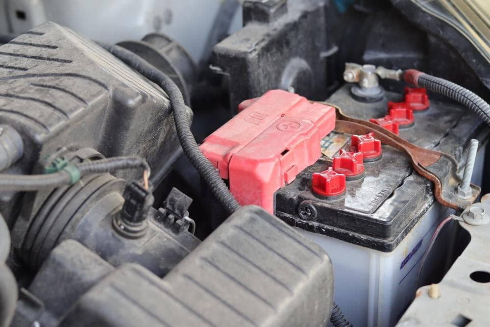Cómo cuidar la batería de su coche: síntomas de desgaste y consejos para alargar su vida útil