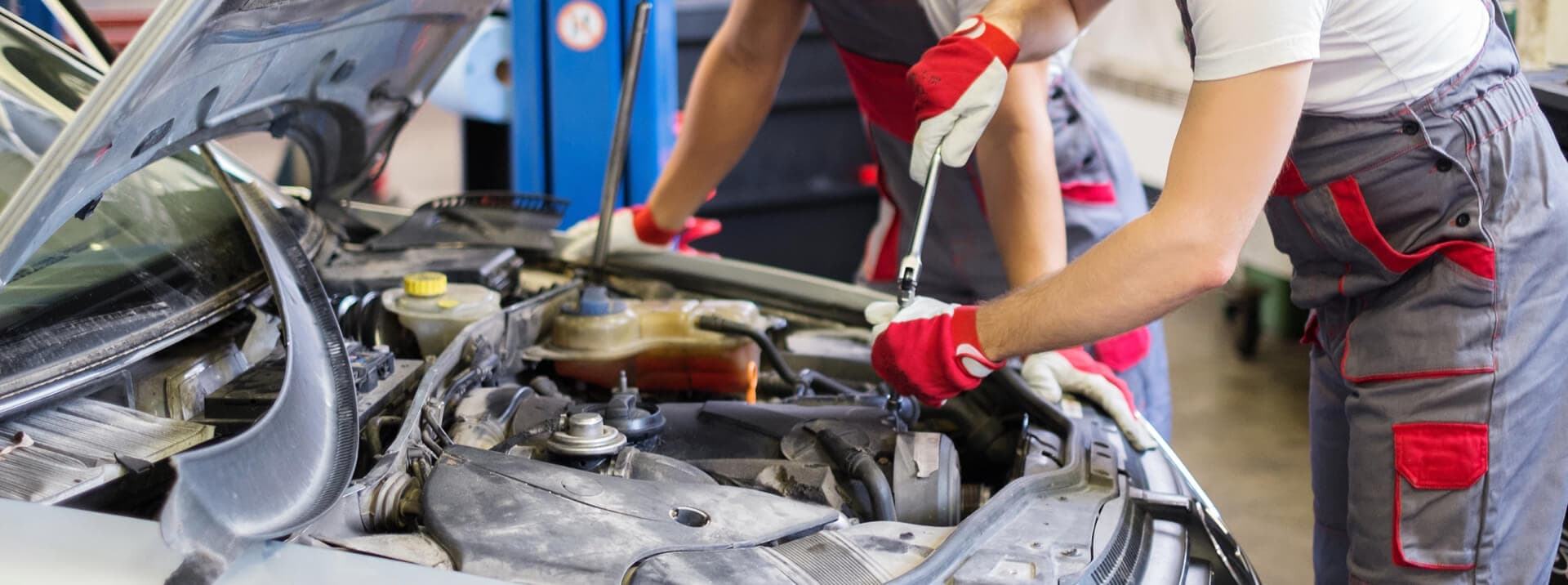 Reparaciones mecánicas en turismos y vehículos industriales