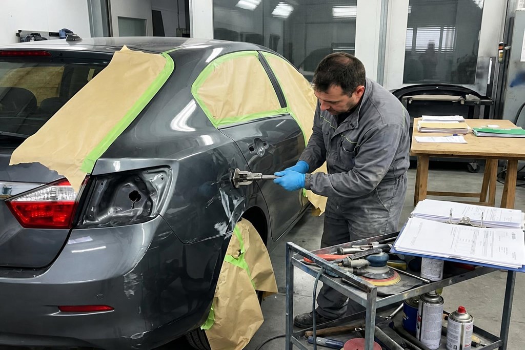 Foto 1 Reparación de chapa con gestión de seguro en Sada