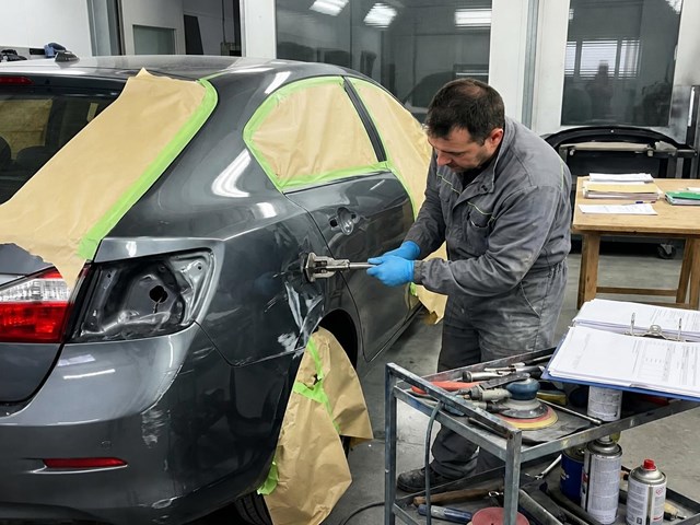 Reparación de chapa con gestión de seguro en Sada